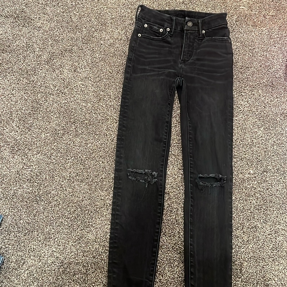 Black ripped skinny jeans